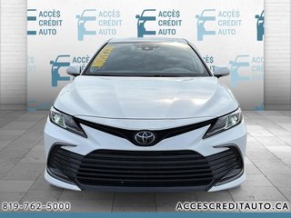 Toyota Camry LE 2022 à Rouyn-Noranda, Québec - 2 - w320h240px
