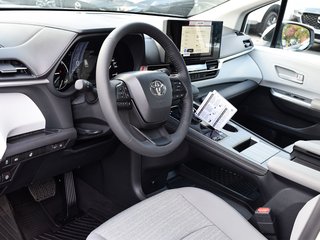 2025 Toyota Sienna LE
