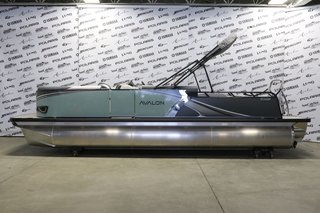 AVALON LSZ 2385 VERSATILE REAR BENCH PLATINUM + YAMAHA VMAX 150 HP 2026