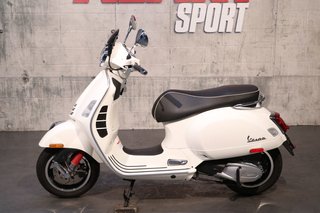 2022 Vespa GTS 300 SUPER