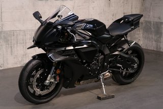 2025 Yamaha YZF-R1