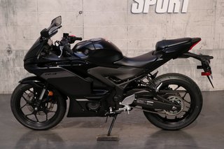 Yamaha YZF-R3  2025