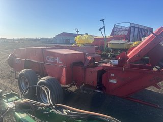 1990 Gehl 3250 in Cacouna, Quebec - 3 - w320h240px