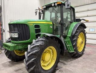 2008 John Deere 7330 in Cacouna, Quebec - 3 - w320h240px
