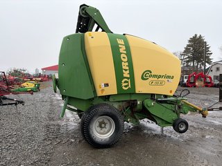 2015 Krone Comprima F155XC in Cacouna, Quebec - 2 - w320h240px