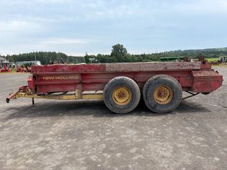 1980 New Holland 679 in Cacouna, Quebec - 2 - w320h240px