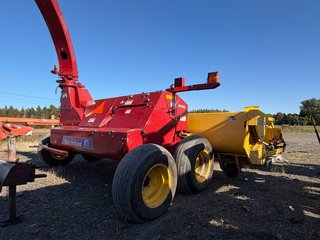 2003 New Holland FP230 in Cacouna, Quebec - 3 - w320h240px