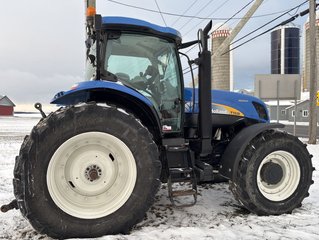 2010 New Holland T7030 in Cacouna, Quebec - 6 - w320h240px