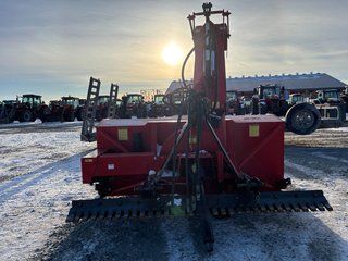 2014 Pronovost P800 in Cacouna, Quebec - 4 - w320h240px