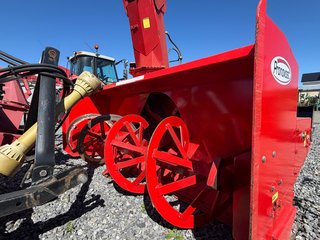 2020 Pronovost P860 in Cacouna, Quebec - 3 - w320h240px
