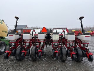 WHITE 8100  2002 à Cacouna, Québec - 3 - w320h240px