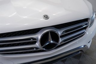2019  GLC300 4MATIC SUV in Laval, Quebec - 2 - w320h240px