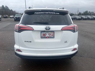 Toyota RAV4 LE 2016 à Fredericton, Nouveau-Brunswick - 5 - w320h240px