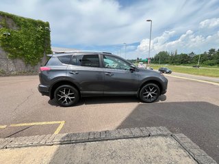 Toyota RAV4 SE 2017 à Moncton, Nouveau-Brunswick - 5 - w320h240px