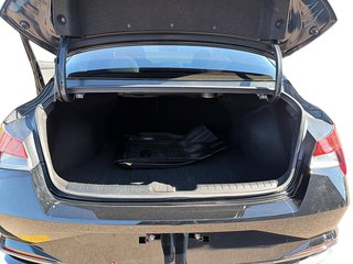 2023 Hyundai Elantra in Sept-Îles, Quebec - 6 - w320h240px