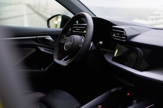 Audi S3 TECHNIK BLACK PACK QUATTRO RED CALIPER|NAV|CARPLAY 2025 à Laval, Québec - 6 - w320h240px