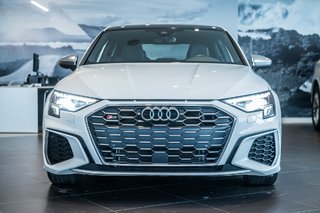 2022 Audi S3 SEDAN KOMFORT, RED CALIPERS in Laval, Quebec - 2 - w320h240px