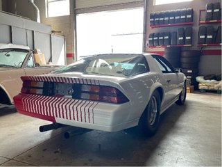 1982 Chevrolet Camaro Z28 in Niagara Falls, Ontario - 4 - w320h240px