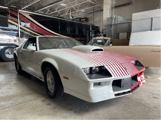 1982 Chevrolet Camaro Z28 in Niagara Falls, Ontario - 3 - w320h240px
