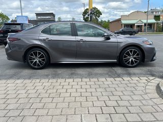 2021 Toyota Camry SE in Niagara Falls, Ontario - 6 - w320h240px