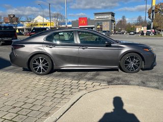 2023  Camry Hybrid SE in Niagara Falls, Ontario - 5 - w320h240px