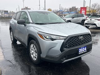 2024 Toyota Corolla Cross L in Niagara Falls, Ontario - 6 - w320h240px