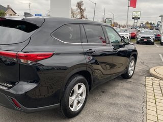 2022  Highlander LE in Niagara Falls, Ontario - 3 - w320h240px