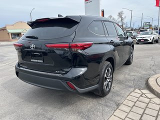 2022 Toyota Highlander XLE in Niagara Falls, Ontario - 5 - w320h240px