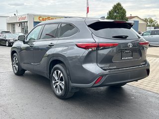 2022 Toyota Highlander XLE in Niagara Falls, Ontario - 3 - w320h240px