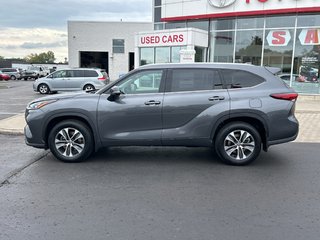 2022 Toyota Highlander XLE in Niagara Falls, Ontario - 2 - w320h240px