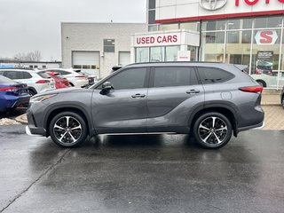 2022 Toyota Highlander XSE in Niagara Falls, Ontario - 2 - w320h240px