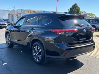 2023 Toyota Highlander XLE in Niagara Falls, Ontario - 3 - w320h240px