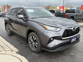 2024 Toyota Highlander XLE in Niagara Falls, Ontario - 6 - w320h240px