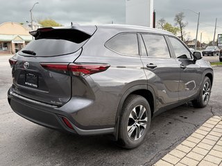 2024 Toyota Highlander XLE in Niagara Falls, Ontario - 5 - w320h240px