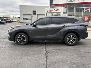 2024 Toyota Highlander XLE in Niagara Falls, Ontario - 2 - w320h240px