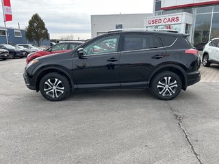 2016 Toyota RAV4 LE in Niagara Falls, Ontario - 2 - w320h240px