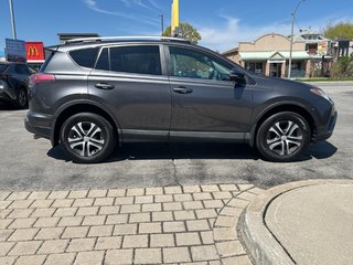 2016 Toyota RAV4 LE in Niagara Falls, Ontario - 6 - w320h240px