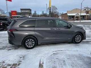 2021 Toyota Sienna Hybrid XLE  7-PASS in Niagara Falls, Ontario - 6 - w320h240px