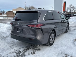 2021 Toyota Sienna Hybrid XLE  7-PASS in Niagara Falls, Ontario - 5 - w320h240px