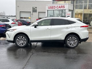 2021 Toyota Venza Limited in Niagara Falls, Ontario - 2 - w320h240px