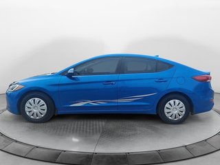 2017 Hyundai Elantra in Sept-Îles, Quebec - 5 - w320h240px