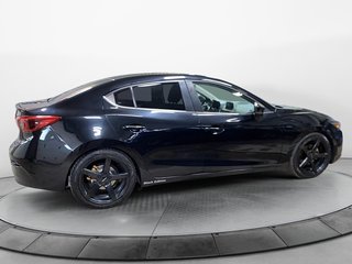 2018 Mazda 3 in Jonquière, Quebec - 5 - w320h240px