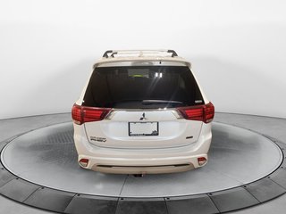 2022 Mitsubishi OUTLANDER PHEV in Chicoutimi, Quebec - 3 - w320h240px