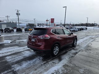 Nissan Rogue SV AWD CVT 2016 à Bathurst, Nouveau-Brunswick - 6 - w320h240px