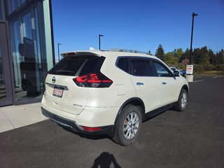 2017  Rogue SV AWD CVT in Bathurst, New Brunswick - 3 - w320h240px