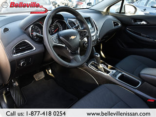 2019 Chevrolet Cruze in Pickering, Ontario - 12 - w320h240px