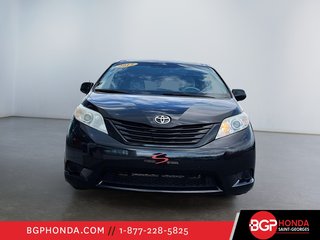 Toyota Sienna CE 7 PASSAGERS 2012 à Saint-Georges, Québec - 2 - w320h240px