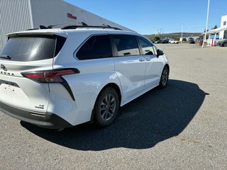 2022 Toyota Sienna LE AWD HYBRID in Saint-Georges, Quebec - 2 - w320h240px
