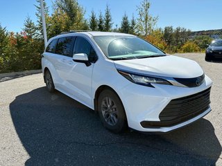 2022 Toyota Sienna LE AWD HYBRID in Saint-Georges, Quebec - 4 - w320h240px