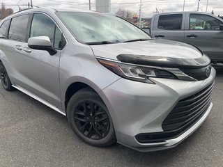 2023 Toyota Sienna LE AWD HYBRID in Saint-Georges, Quebec - 2 - w320h240px
